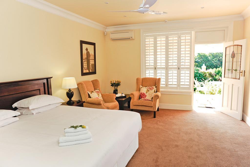 Sica's - The Loft Guest house
